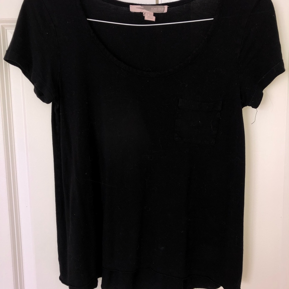 U-Neck black tee